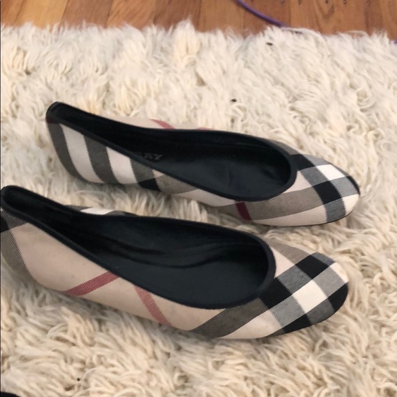 Burberry Flats - Picture 3 of 8